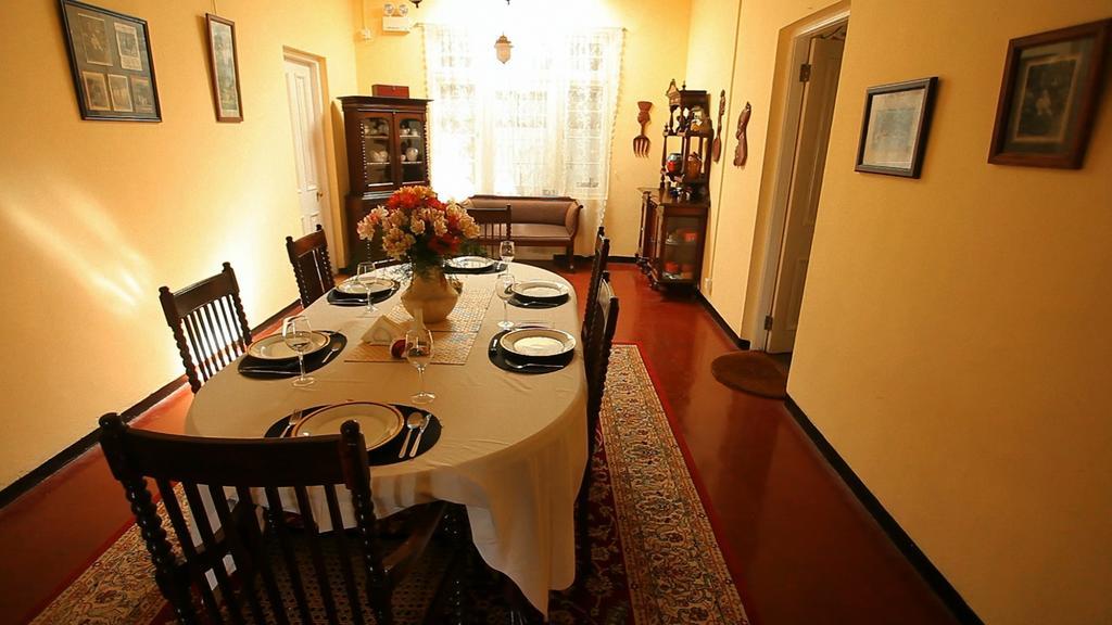 Senani Colonial Holiday Bungalow Nuwara Eliya Rum bild